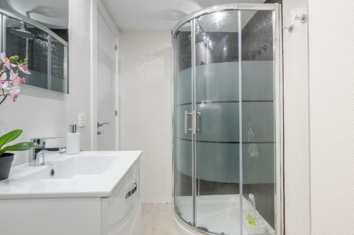 Seafront La Malagueta I Apartment Malaga Bagian luar foto