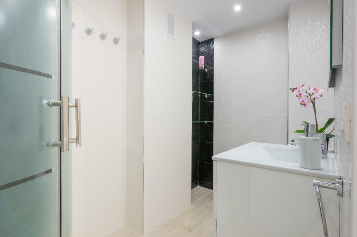 Seafront La Malagueta I Apartment Malaga Bagian luar foto